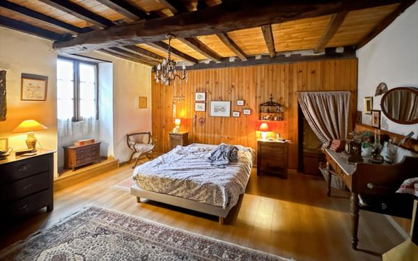 Maison à vendre    6 pièces •  Saint-Jean-d'Ataux