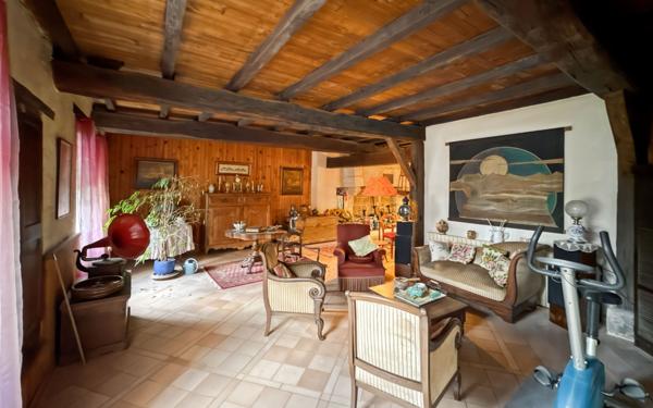 Maison à vendre    6 pièces •  Saint-Jean-d'Ataux