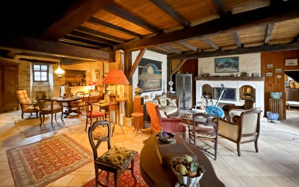 Maison à vendre    6 pièces •  Saint-Jean-d'Ataux