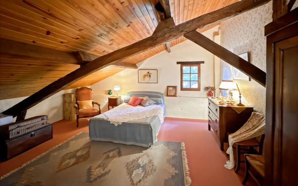 Maison à vendre    6 pièces •  Saint-Jean-d'Ataux