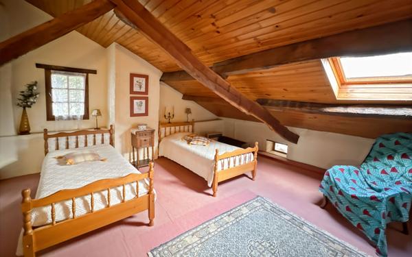 Maison à vendre    6 pièces •  Saint-Jean-d'Ataux