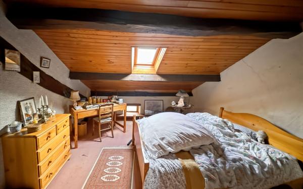 Maison à vendre    6 pièces •  Saint-Jean-d'Ataux