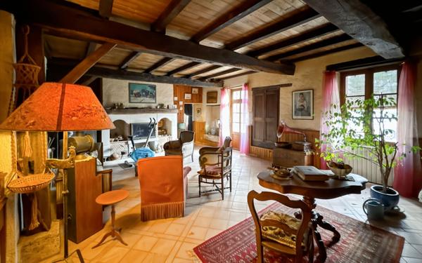 Maison à vendre    6 pièces •  Saint-Jean-d'Ataux