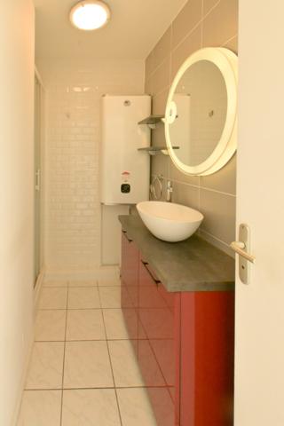 Appartement T2 en rez-de-chaussée avec extérieur, cave et stationnement – Royan