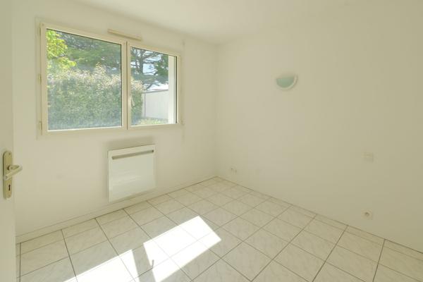 Appartement T2 en rez-de-chaussée avec extérieur, cave et stationnement – Royan