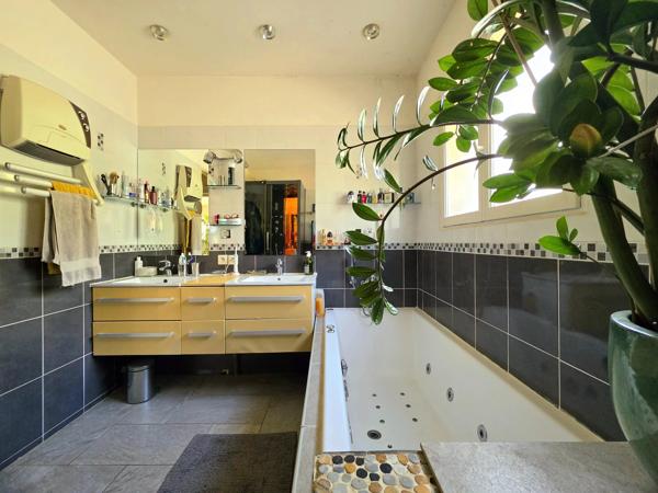 Villa - Plain pied - Piscine - T2 indépendant - 83510 Lorgues - Réf 87422963