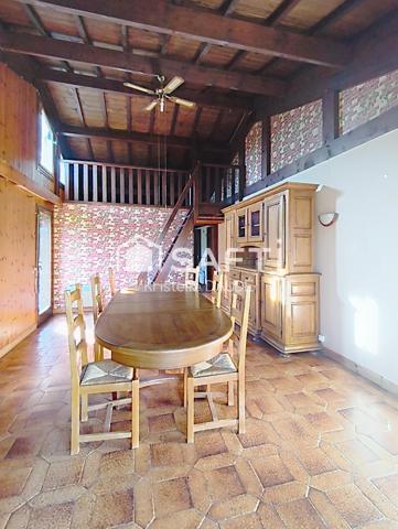 Environnement calme, à proximité des écoles, commerces et commodités