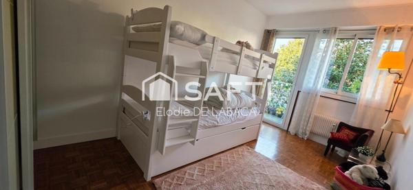 SUPERBE 5 PIECES 127 M2 CROIX DES GARDES VUE MER