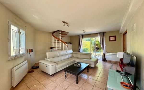 Maison à vendre    8 pièces •  Le Plessis-Pâté