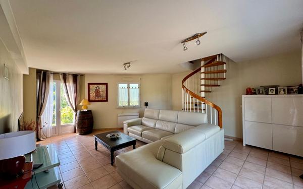 Maison à vendre    8 pièces •  Le Plessis-Pâté