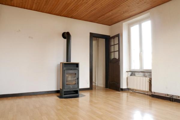 GRANDE MAISON INDIVIDUELLE AVEC DEPENDANCE ET JARDIN