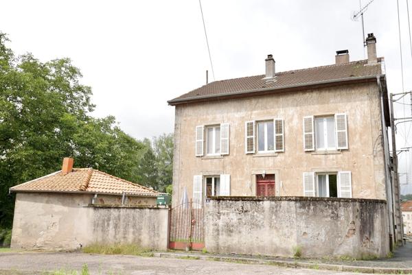 GRANDE MAISON INDIVIDUELLE AVEC DEPENDANCE ET JARDIN