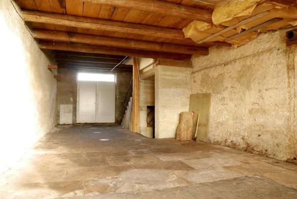 GRANDE MAISON INDIVIDUELLE AVEC DEPENDANCE ET JARDIN