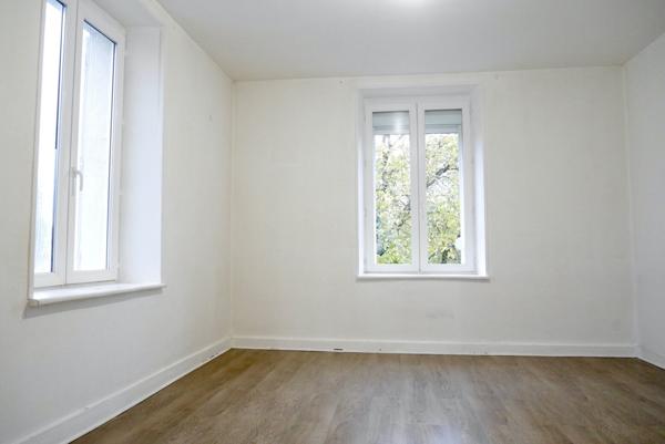 GRANDE MAISON INDIVIDUELLE AVEC DEPENDANCE ET JARDIN