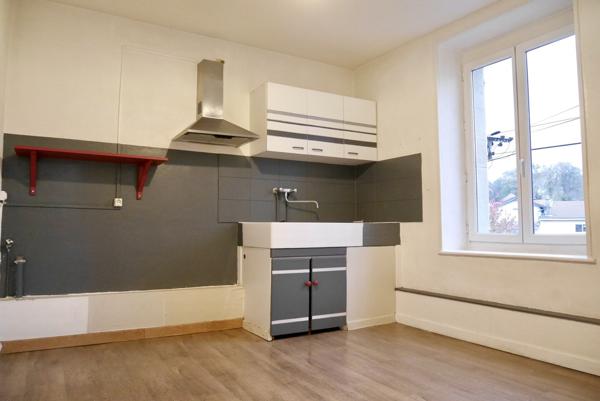 GRANDE MAISON INDIVIDUELLE AVEC DEPENDANCE ET JARDIN