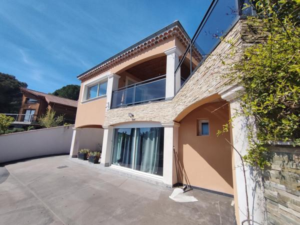 A SAISIR maison d'architecte située sur les hauteurs du Teil