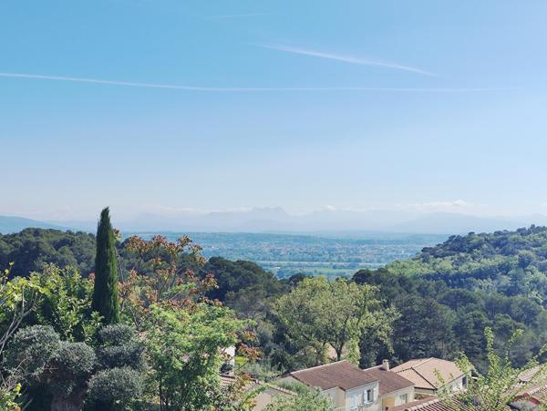 A SAISIR maison d'architecte située sur les hauteurs du Teil