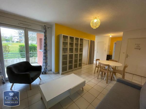 Appartement à louer 2 pièces 53.77m² Gond-Pontouvre (16160)