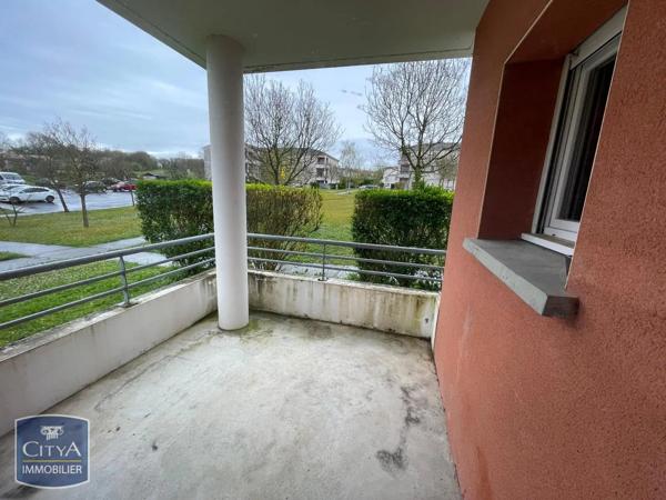 Appartement à louer 2 pièces 53.77m² Gond-Pontouvre (16160)