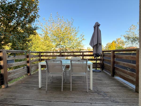 Mixte parfait entre appartement et maison pour ce duplex de 82 m2 avec terrasse et garage