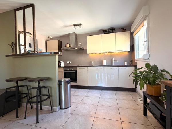 Mixte parfait entre appartement et maison pour ce duplex de 82 m2 avec terrasse et garage