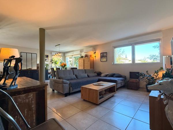 Mixte parfait entre appartement et maison pour ce duplex de 82 m2 avec terrasse et garage