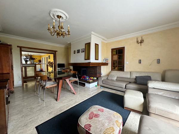 Maison - 10 pièces - 218 m²