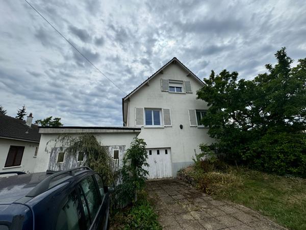 Maison - 10 pièces - 218 m²