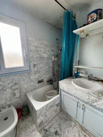 Maison - 10 pièces - 218 m²