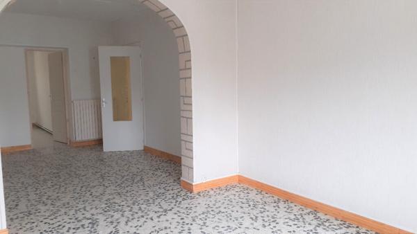 Maison d'environ 90m² à louer à PERONNE (80200).