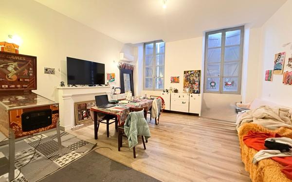 Immeuble à vendre    3 pièces •  Aire-sur-l'Adour