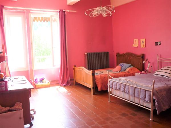 La Grand-Combe (30110) Incroyable demeure en pierre du 19eme de 700 m² habitables en partie rénové sur 1,5 hectares constructibles.