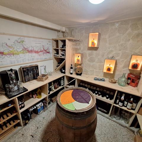 Propriété de 172m2 avec jardin, piscine creusée et vue dégagée.