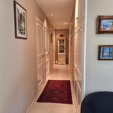 Propriété de 172m2 avec jardin, piscine creusée et vue dégagée.