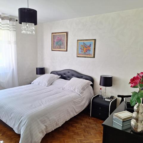 Propriété de 172m2 avec jardin, piscine creusée et vue dégagée.