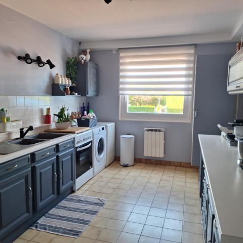 Propriété de 172m2 avec jardin, piscine creusée et vue dégagée.