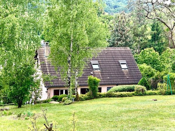 Pavillon sans travaux, fabrication artisanale dans un écrin de verdure.
