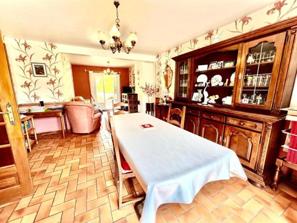 Pavillon sans travaux, fabrication artisanale dans un écrin de verdure.