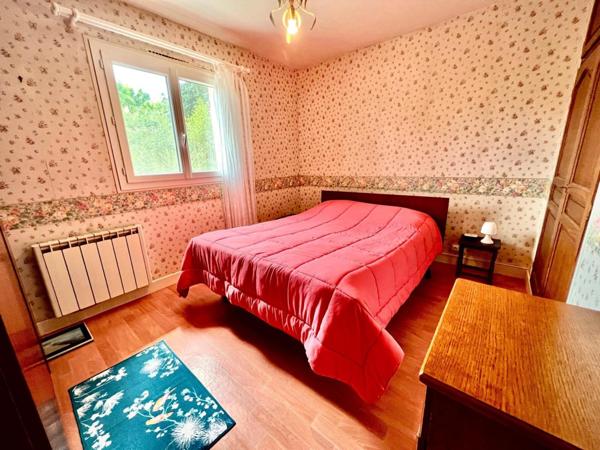 Pavillon sans travaux, fabrication artisanale dans un écrin de verdure.