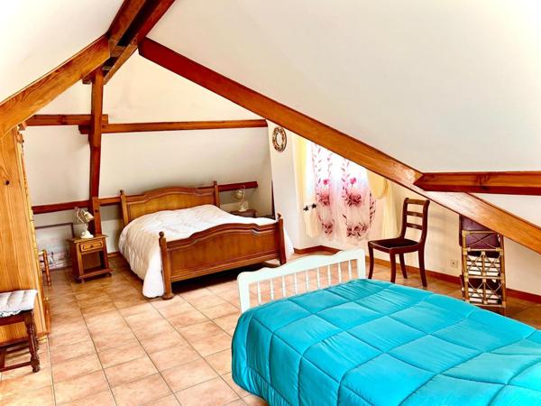 Pavillon sans travaux, fabrication artisanale dans un écrin de verdure.