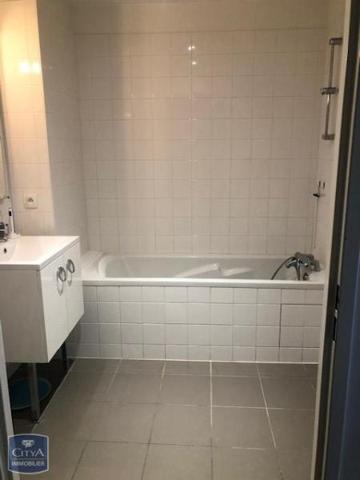 Appartement à louer 2 pièces 63.96m² Angers (49000)