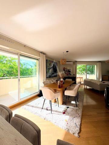 Bordeaux SAINT SEURIN Bel Appartement de standing vue sur jardins 3 chambres