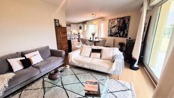 Bordeaux SAINT SEURIN Bel Appartement de standing vue sur jardins 3 chambres