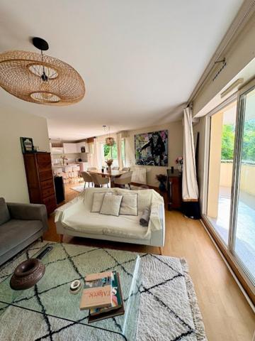Bordeaux SAINT SEURIN Bel Appartement de standing vue sur jardins 3 chambres