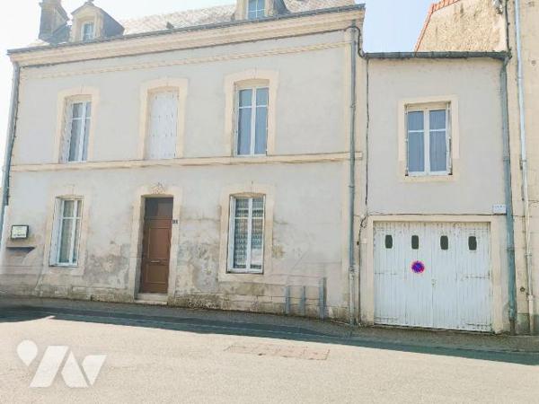 Au coeur du centre ville, Belle maison de ville offrant: Au rez de chaussée: une entrée, un sal...