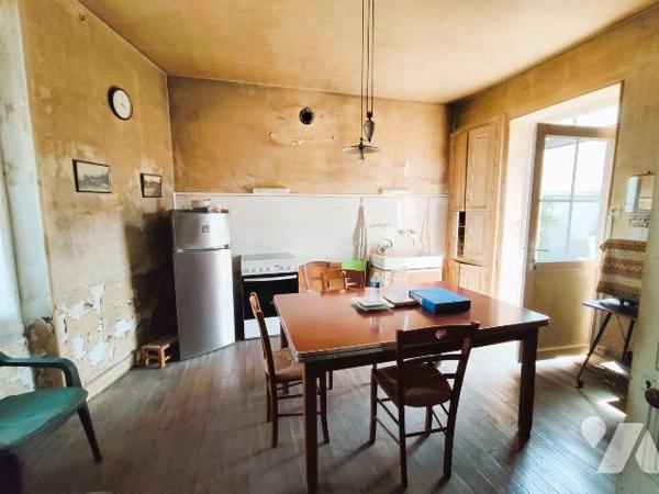 Au coeur du centre ville, Belle maison de ville offrant: Au rez de chaussée: une entrée, un sal...