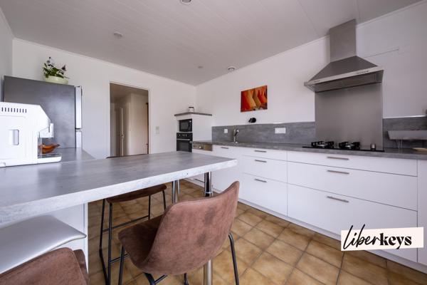 villa traditionnelle  avec Piscine