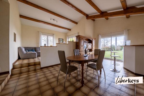 villa traditionnelle  avec Piscine