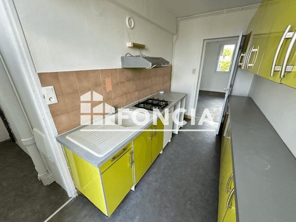 Location Appartement 5 pièces 77.95 m² - 24 RUE CAPITAINE CORVETTE ROBERT GIRAUD Rochefort Sur Mer 17300