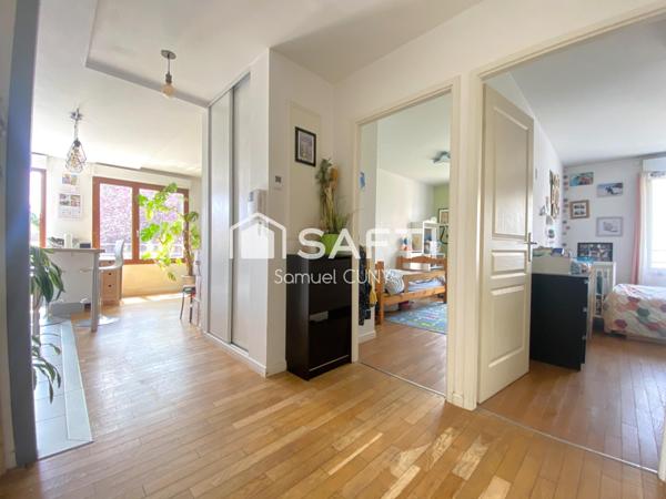 Calme, lumière et élégance à deux pas de la gare